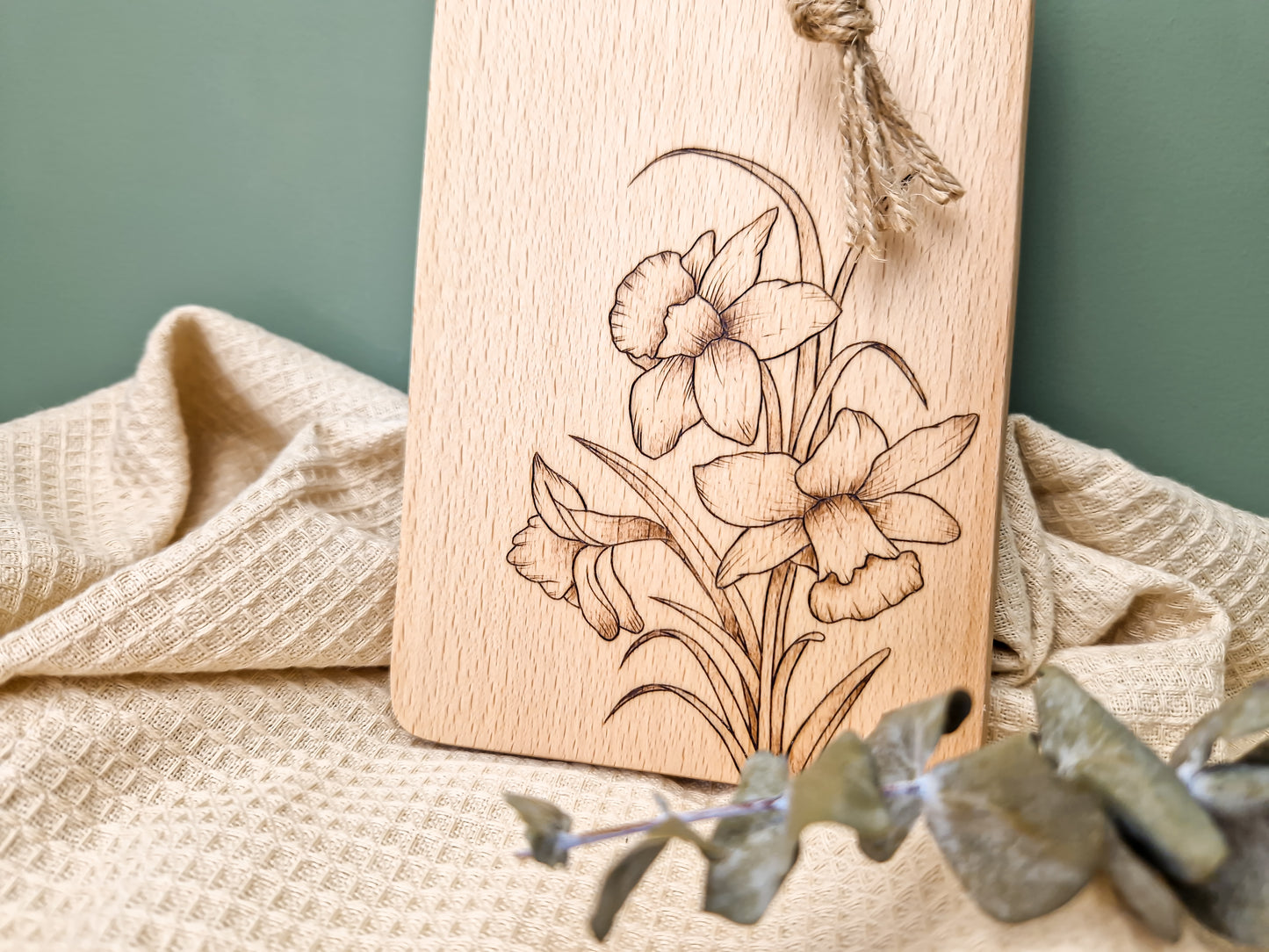Daffodil Serving Board