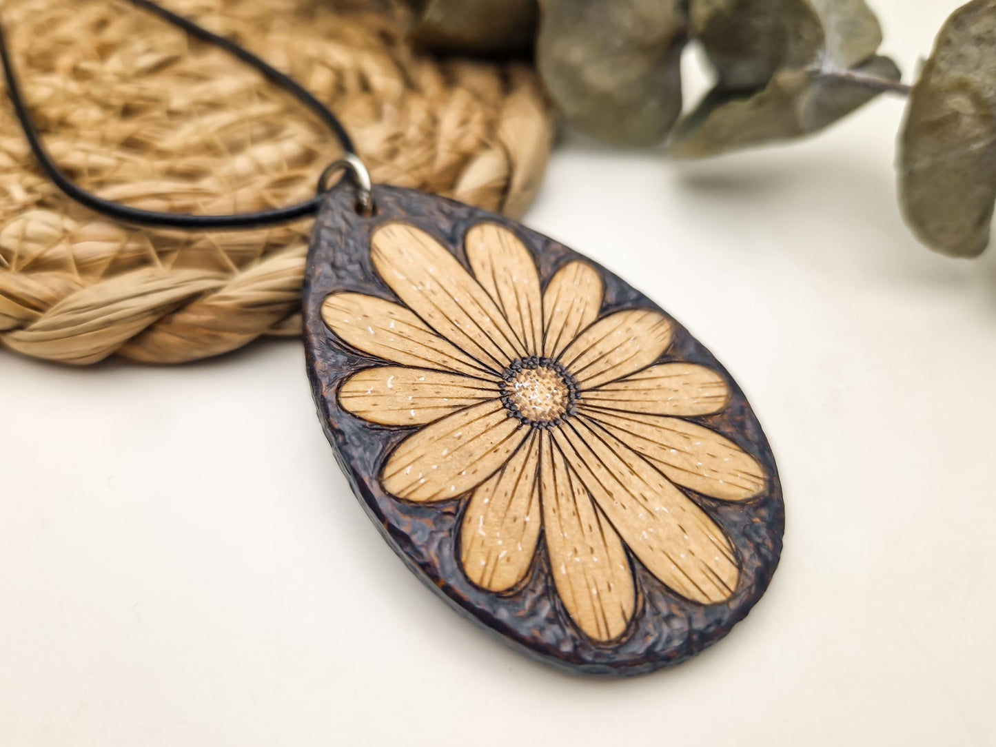 Daisy Necklace (Textured)