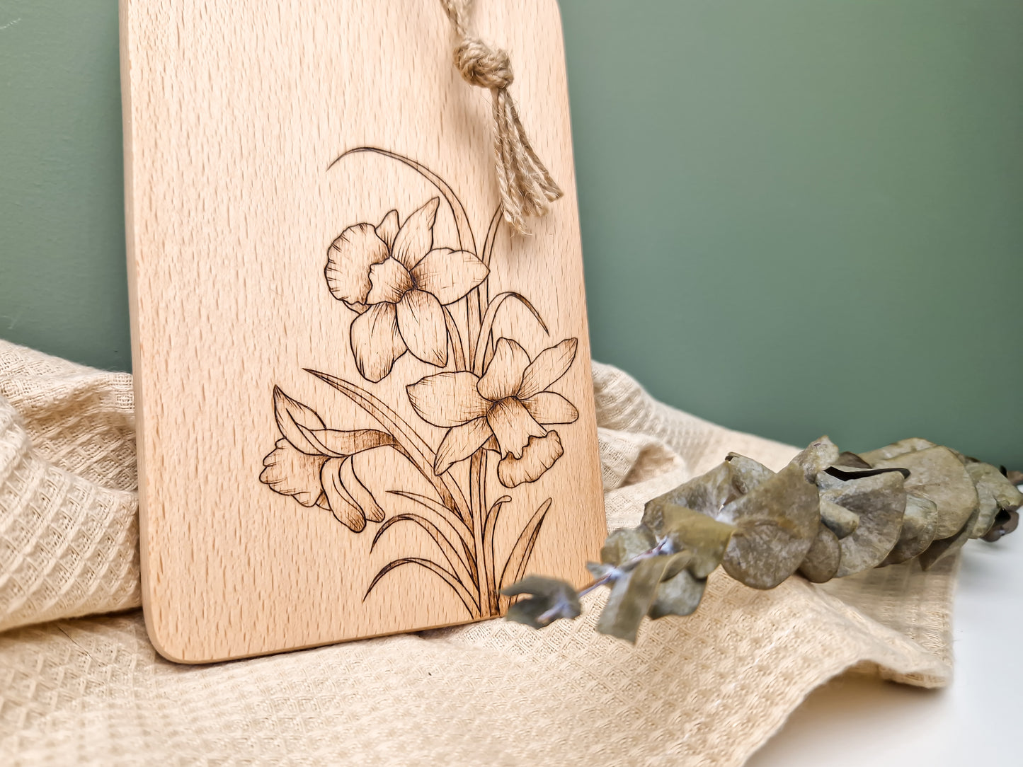 Daffodil Serving Board