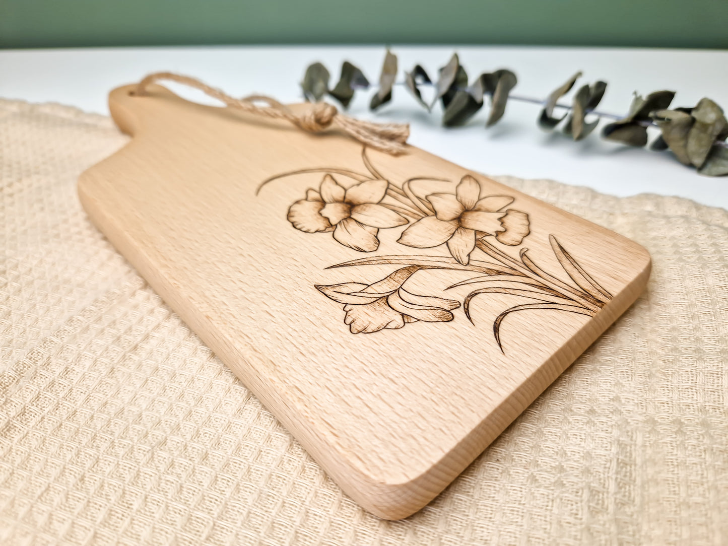 Daffodil Serving Board